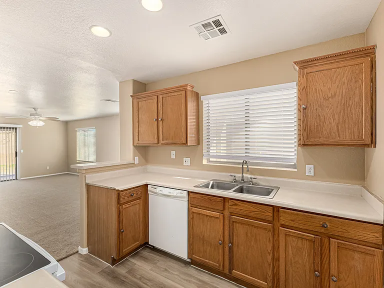 878 E Graham Ln — Photo 12