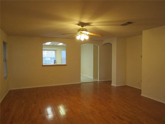 5th image of 2100 Killians Way