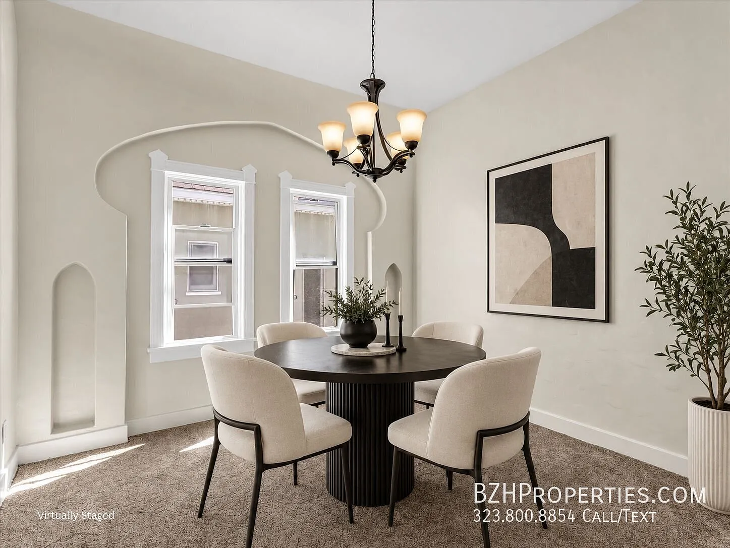 Elegant 2 Bedroom in Beverly Grove - Upper Level & Vintage Architecture — Photo 2