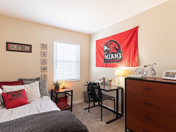 3br-15ba
1046sf Bedroom