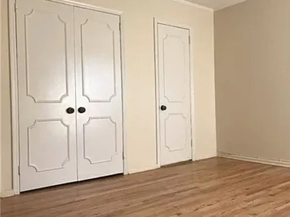 5800 264th St, Little Neck, NY 11362