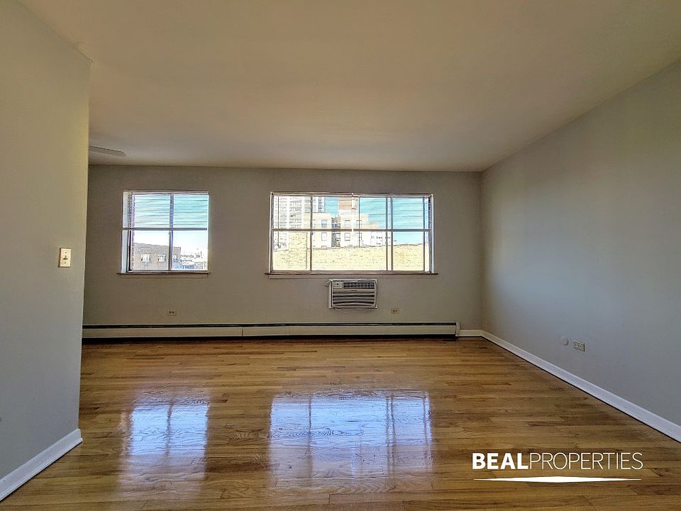 1st image of 510 W Briar Pl #510508