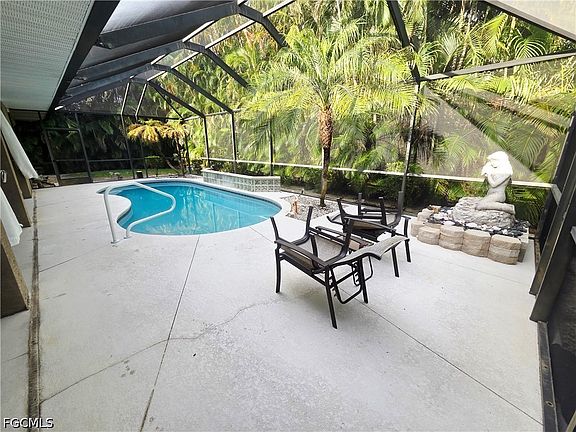 4th image of 2863 SW 24th Ave