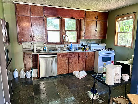 3rd image of 714 Labee St