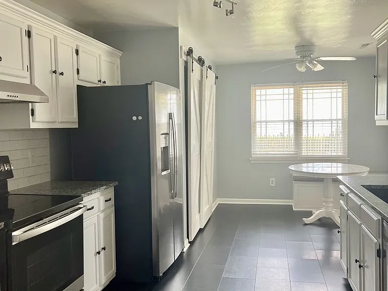 943 Chigwell Rd — Photo 33