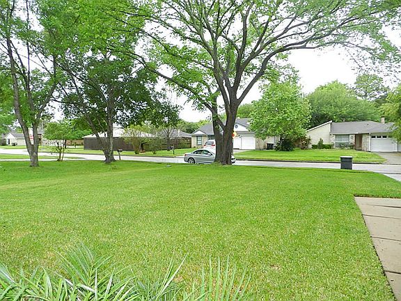 2nd image of 14111 Vinehill Dr