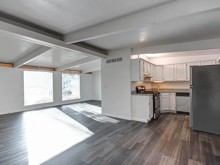 403 Whitehall Dr — Photo 6
