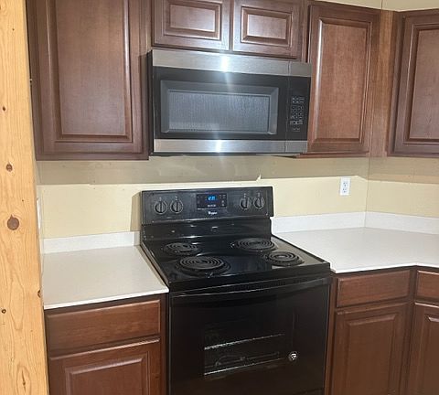 ELECTRIC STOVE AND MICROWAVE