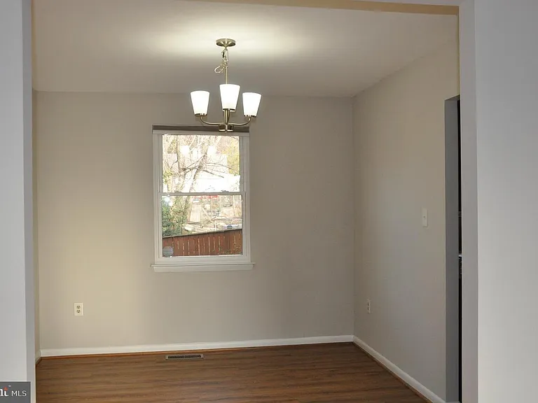 9705 Glen Ave — Photo 5