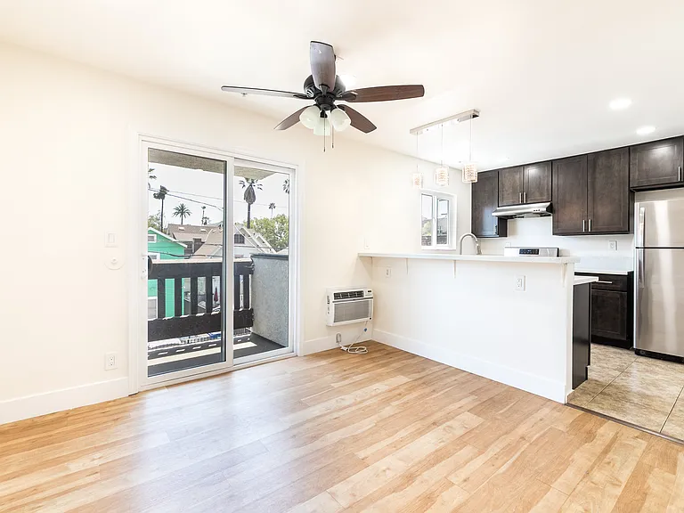 1138 S Grand View St #306 — Photo 5