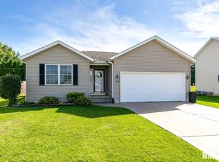 926 5th Avenue Dr, Andalusia, IL 61232