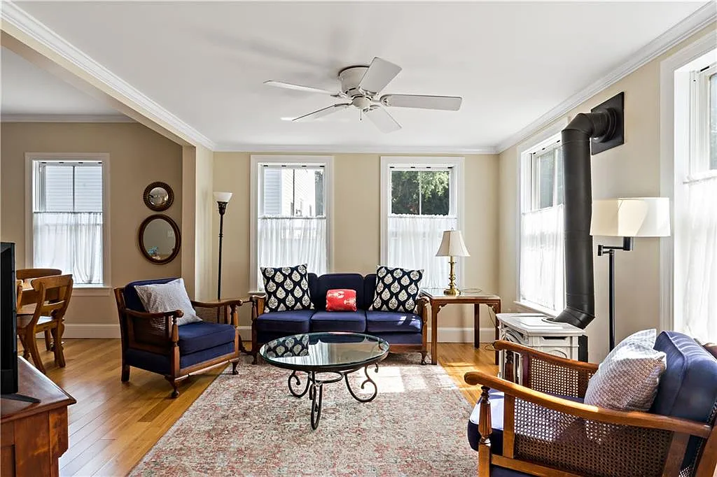2 bed, 2.0 bath, 1160 sqft, $10,000 — Photo 2