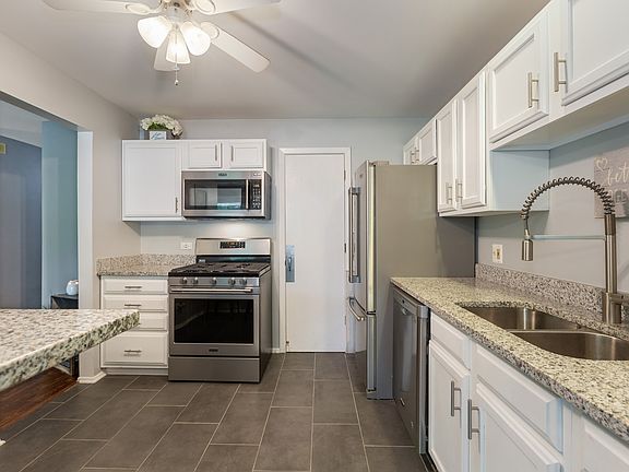 4th image of 12 Aberdeen Ct Unit V1