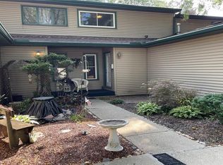 3991 N Camelot Dr, Decatur, IL 62526