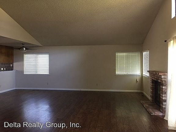4th image of 1000 Evergreen Ct
