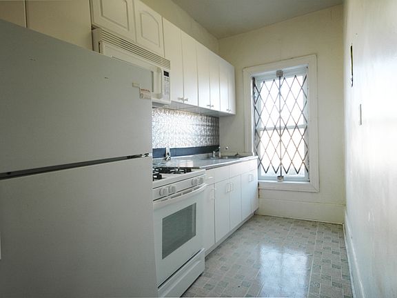 3rd image of 809 Lincoln Pl #3