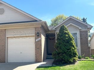 4048 Heatherwood Ct, Warren, MI 48092