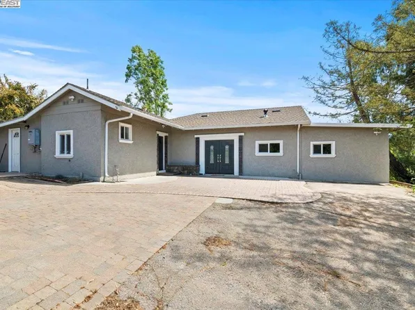 25774 Clover Rd, Hayward, CA 94542