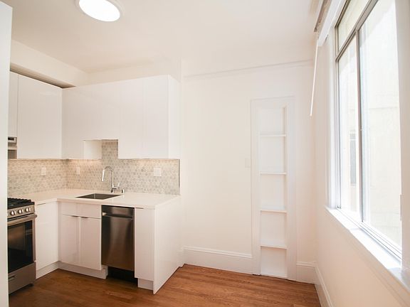 3rd image of 525 Leavenworth St APT 12