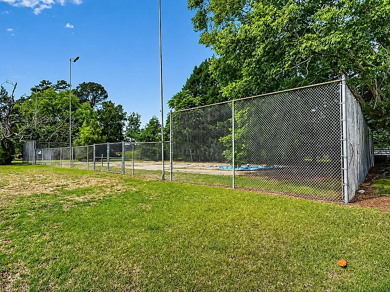 636 N Wilkinson Dr — Photo 36