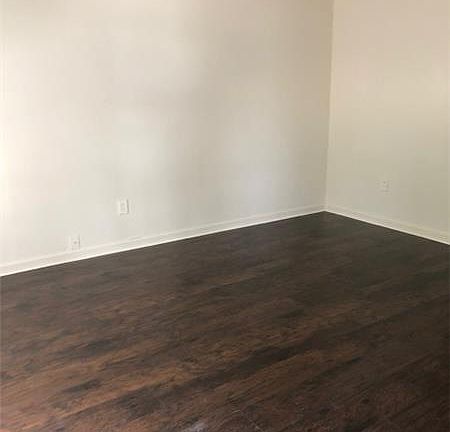 5th image of 114 N Marigny Cir APT D