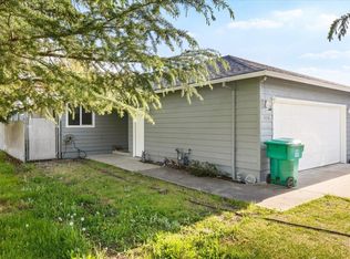 409 Crystal Dr, Eagle Pt, OR 97524