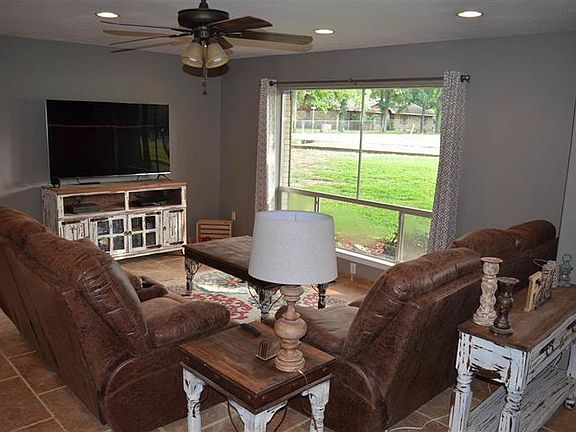 3rd image of 197 Parker Ln