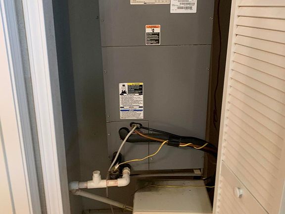 5th image of 6915 Ortega Woods Dr Unit 5