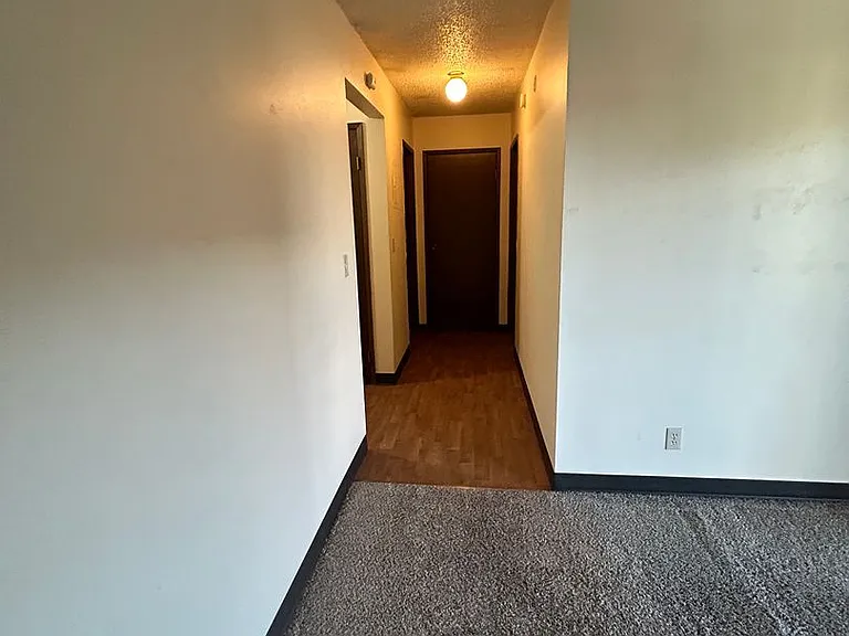 230 W Broadway St — Photo 13