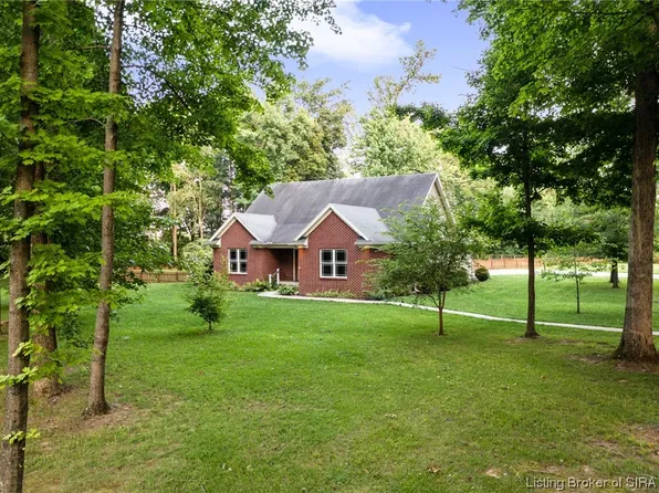 1797 W Wisteria Lane, Scottsburg, IN 47170