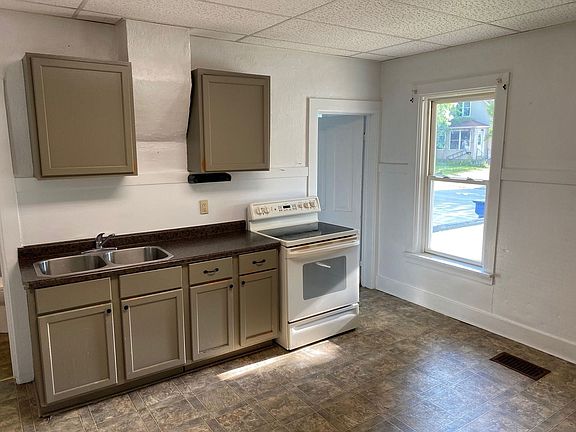 3rd image of 719 S 3rd Ave