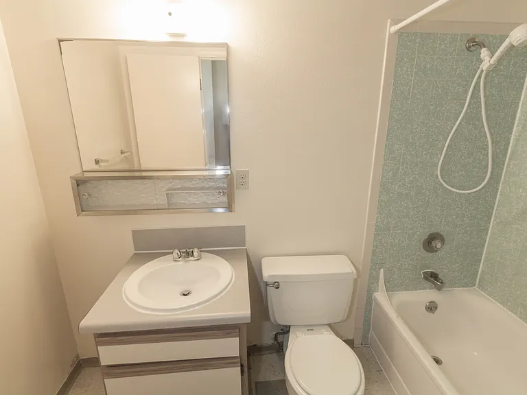 4130 11th Ave NE #2002 — Photo 3