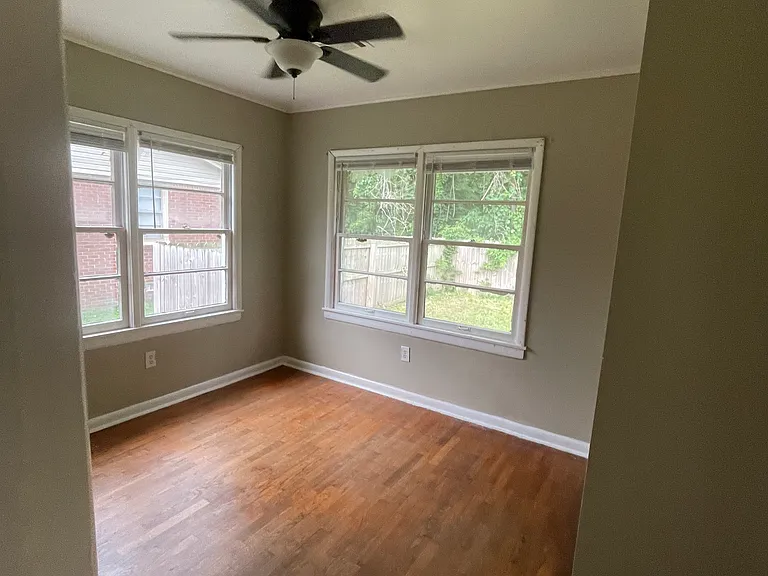 1207 Holly St — Photo 2