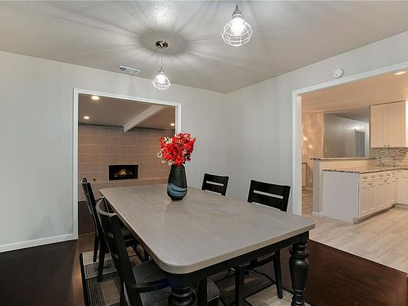 5th image of 1307 Pebble Creek Dr