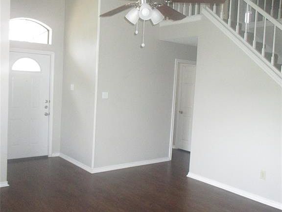3rd image of 1410 Holley Cres