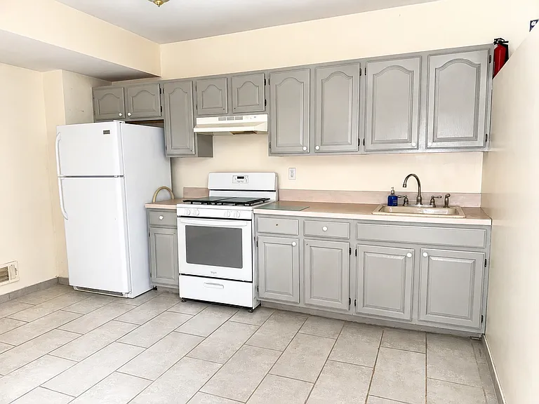126 Mallow St #1 — Photo 4