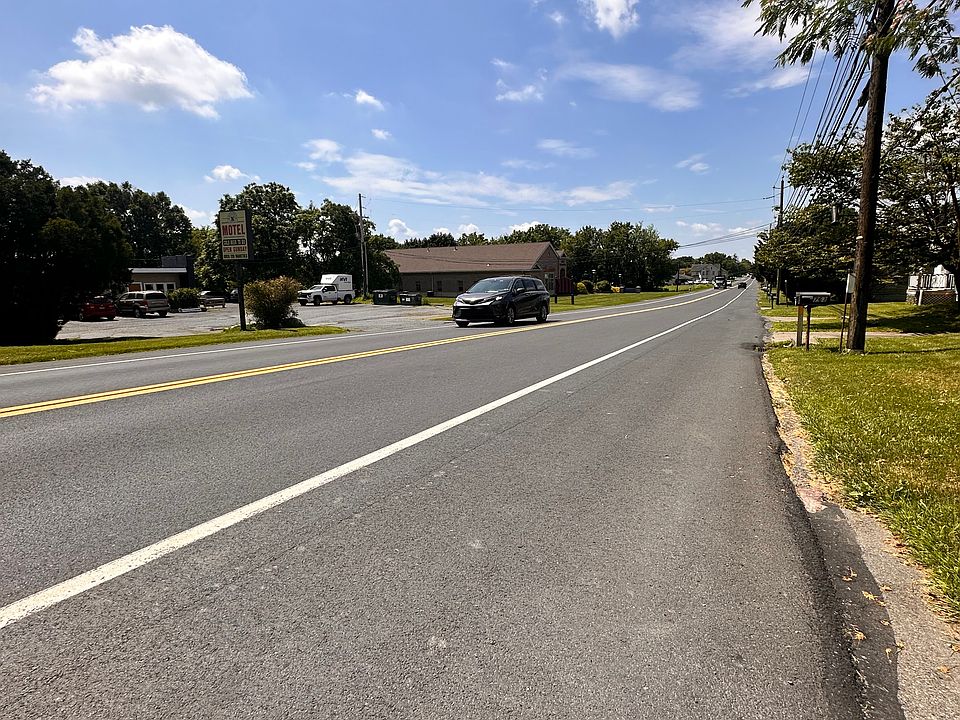 2nd image of 765 Nazareth Pike