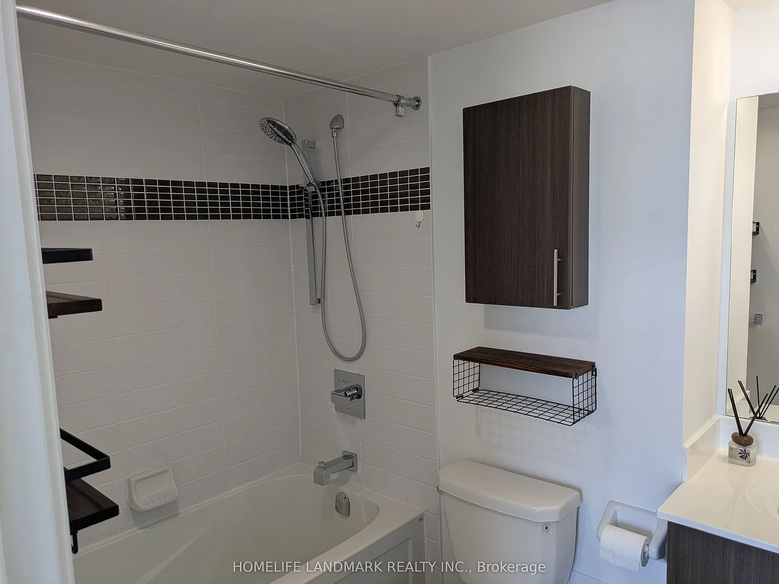 75 Norman Bethune Ave — Photo 4