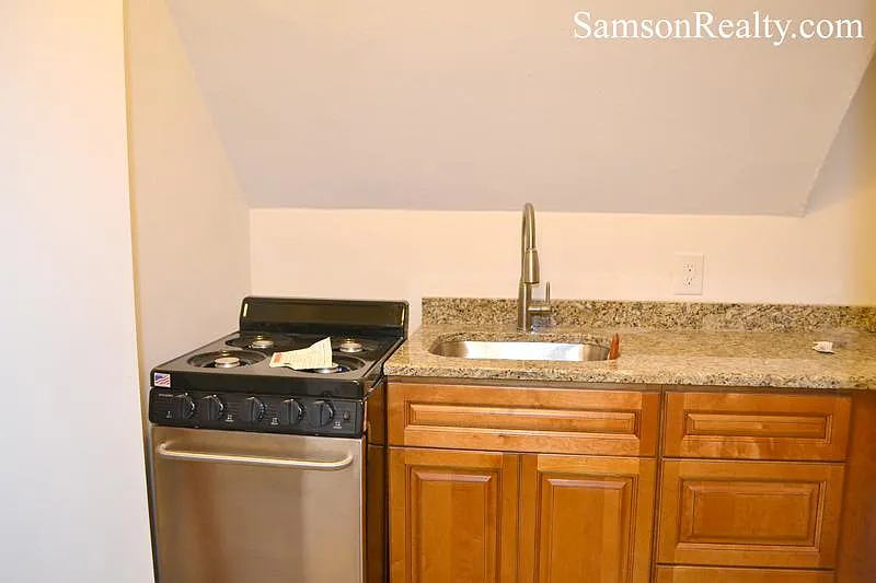 Building Photo - 349 Thayer St #3