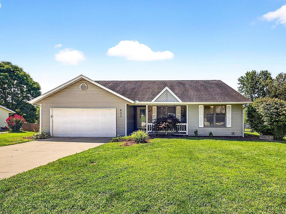 1st image of 832 E Clover Dr