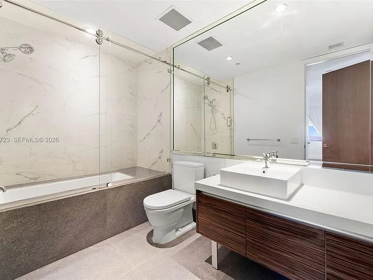 1100 Biscayne Blvd #4502 — Photo 8
