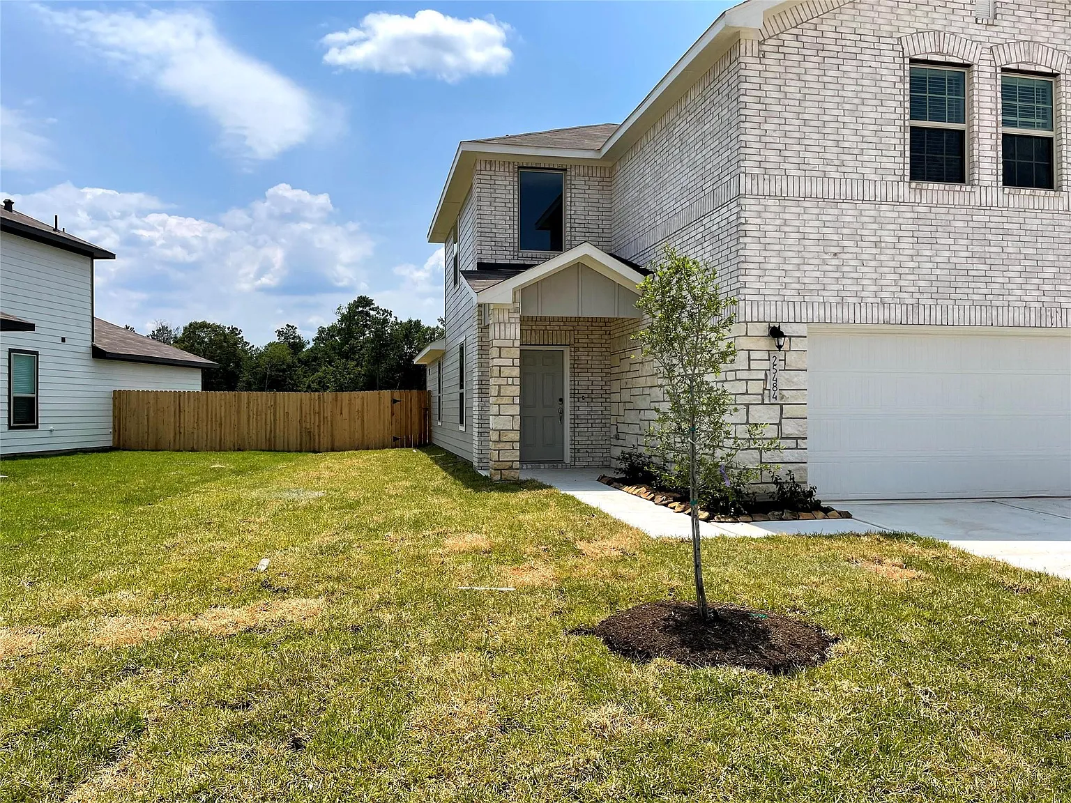 4 bed, 2.5 bath, 2174 sqft, $2,100 — Photo 2