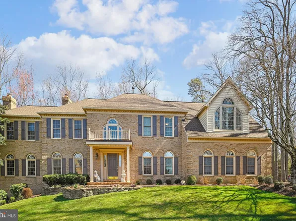 5905 Fairview Woods Dr, Fairfax Station, VA 22039