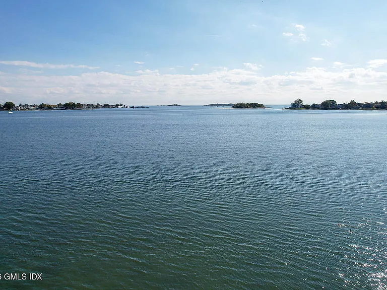 50 Shorefront Park — Photo 12