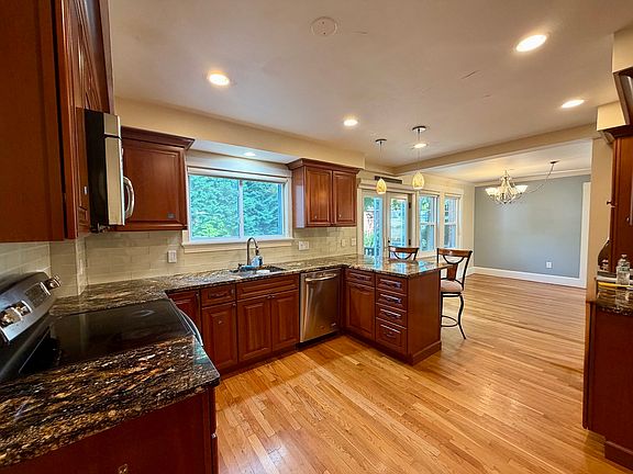 5th image of 56 Noble St #2