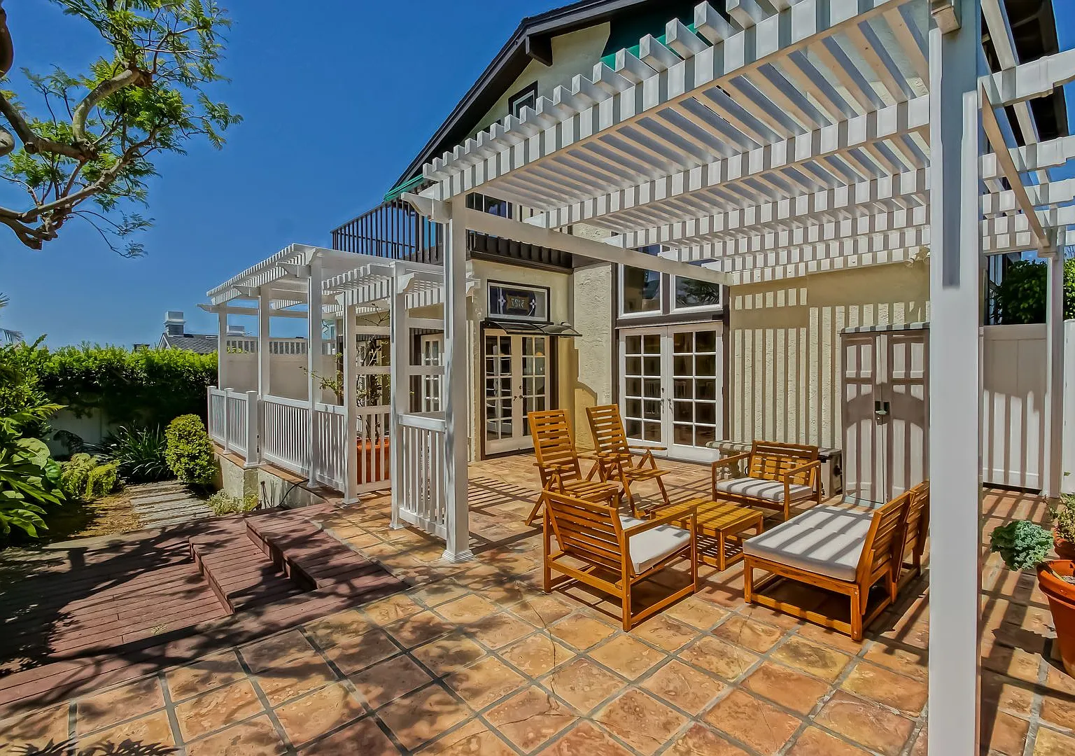 Available For 3 Months (Or More Tbd) - Charming & Fully Furnished, Hilltop Home W/ Large Rear Yar... — Photo 3