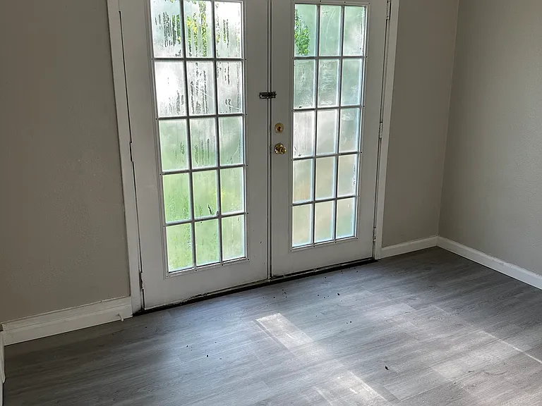 10185 Winkler Dr — Photo 8