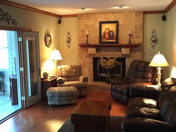 3rd image of 4108 Oak Grove Dr