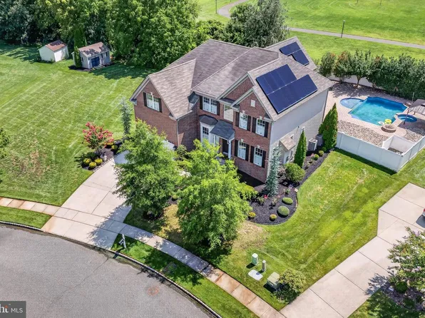 6 Edgefield Ct, Logan Township, NJ 08085