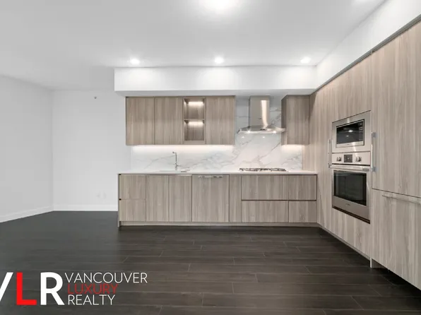 9887 Whalley Blvd #3304, Surrey, BC V3T 0P4
